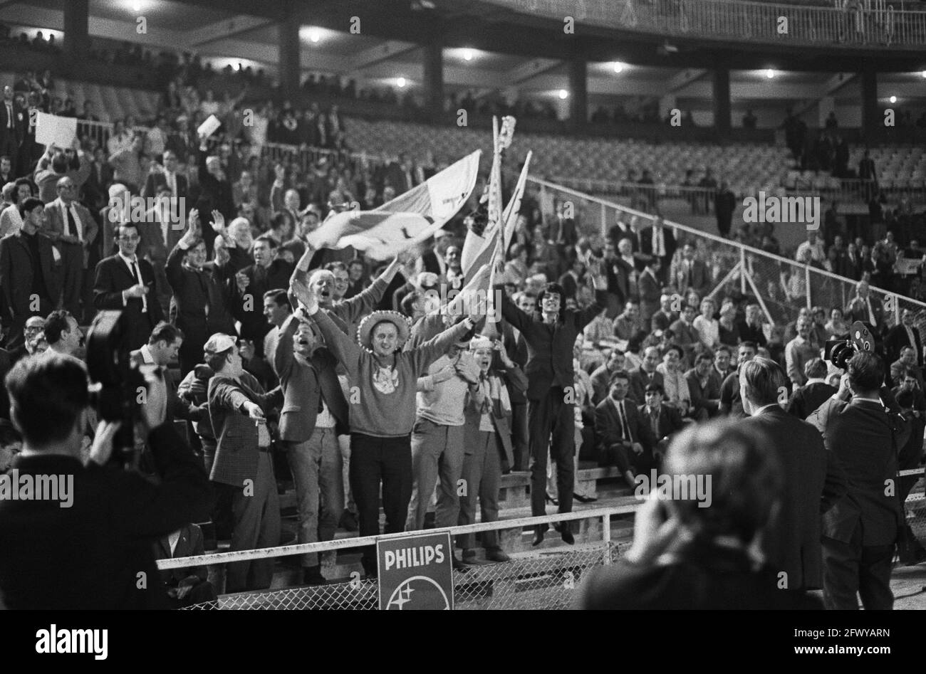 Real Madrid contre Ajax 2-1. Supporters, 11 octobre 1967, sports, football, Pays-Bas, Agence de presse du XXe siècle photo, nouvelles à retenir, dofumée Banque D'Images