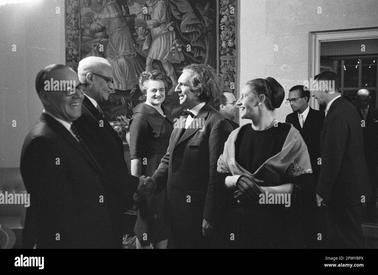 Réception au Ministère de l'éducation, des arts et des sciences à l'occasion de l'installation du comité consultatif culturel pour le 2 février 1961, Banque D'Images