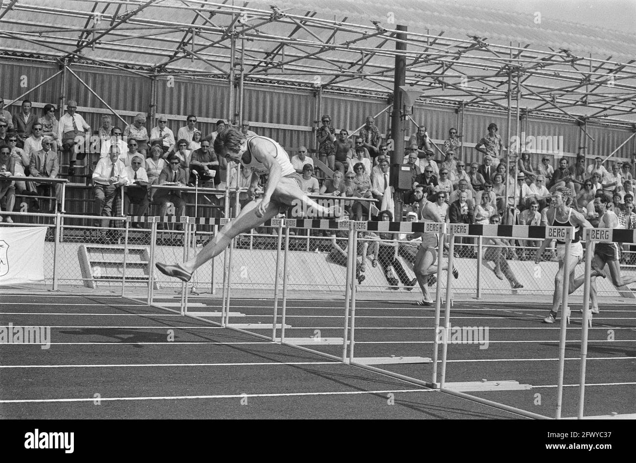 Championnats d'athlétisme Drachten, no 22 H. van Enkhuyz en action, non 23 A. Bouma titre, no 24 Mieke van Doorn Heading, 4 juillet 1971, athlétisme, T. Banque D'Images