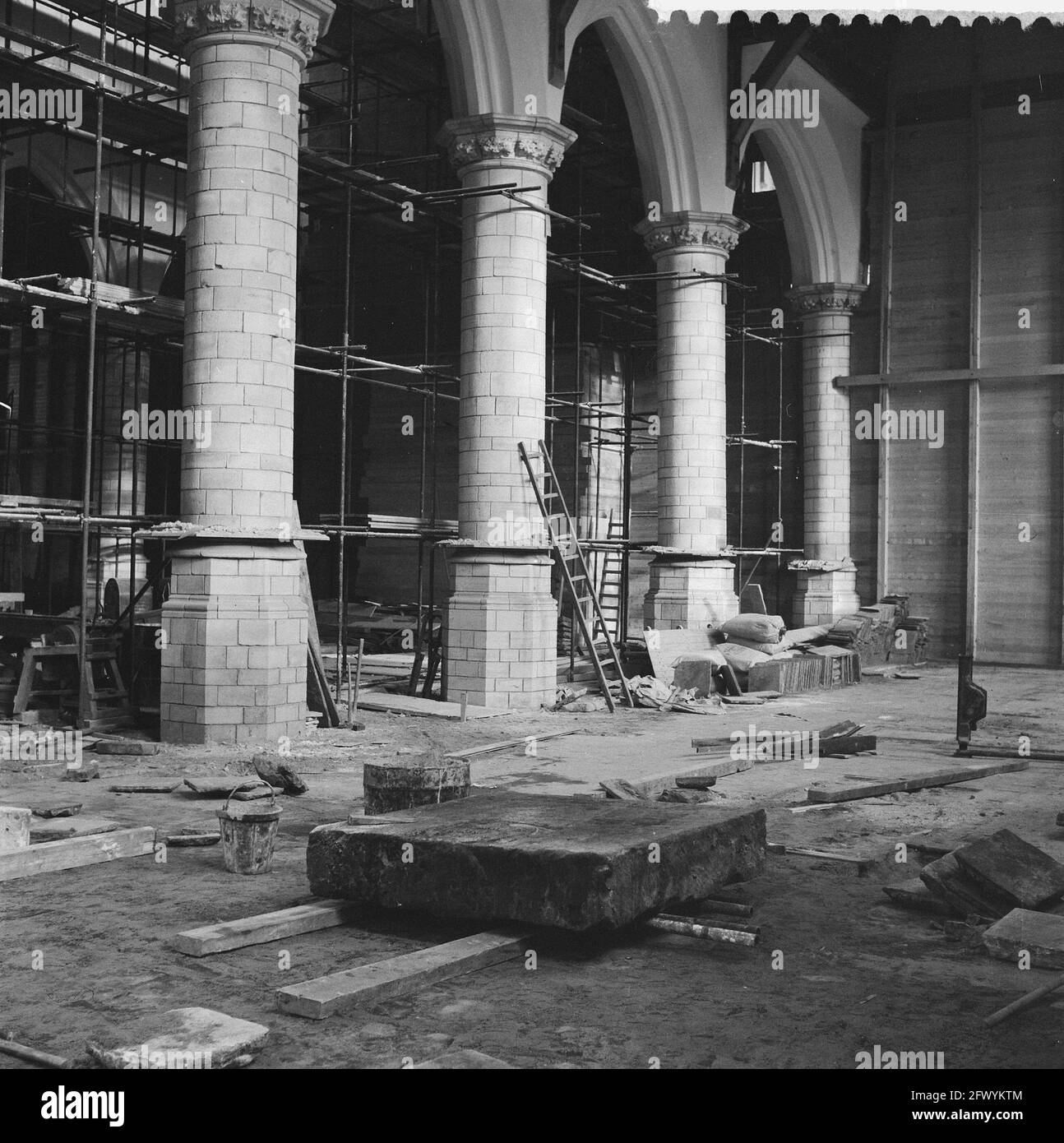 Restauration de l'Oude Kerk, âgé de plus de 700 ans, à Delft, 2 janvier 1961, églises, restaurations, pays-Bas, agence de presse du xxe siècle photo, nouvelles à retenir, documentaire, photographie historique 1945-1990, histoires visuelles, L'histoire humaine du XXe siècle, immortaliser des moments dans le temps Banque D'Images