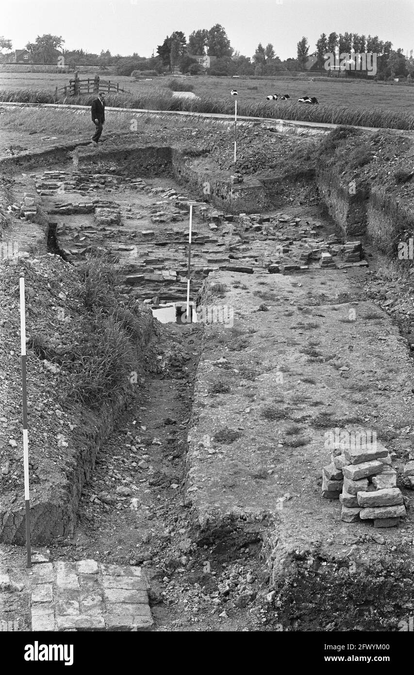 Vestiges du château de Haasdrecht trouvés, vue d'ensemble travaux d'excavation, 18 juillet 1963, châteaux, Remains, pays-Bas, photo de l'agence de presse du XXe siècle, nouvelles à retenir, documentaire, photographie historique 1945-1990, histoires visuelles, L'histoire humaine du XXe siècle, immortaliser des moments dans le temps Banque D'Images