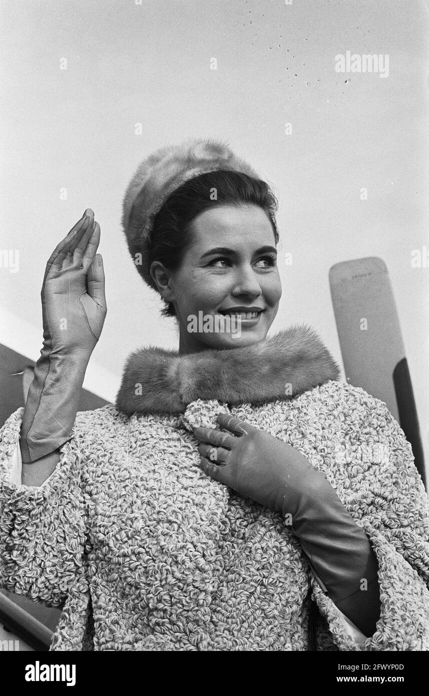 Rina Lodders part de Schiphol à Londres pour présenter sa couronne, le 2 novembre 1963, pays-Bas, agence de presse du XXe siècle photo, news to Remember, documentaire, photographie historique 1945-1990, histoires visuelles, L'histoire humaine du XXe siècle, immortaliser des moments dans le temps Banque D'Images