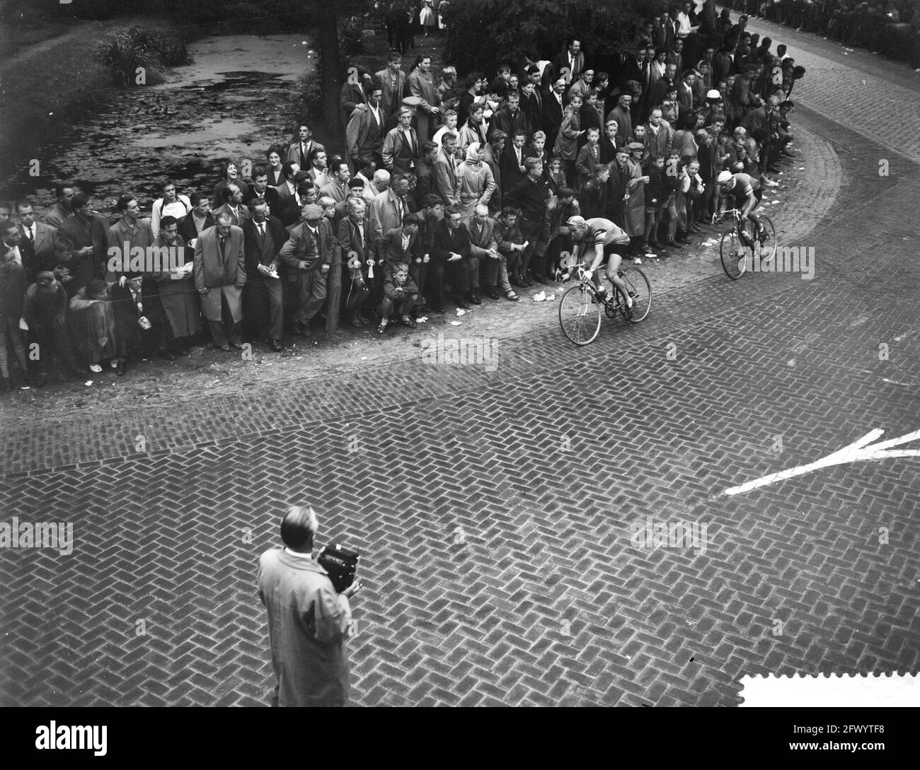 Tour de Chaam pour les pros et les indépendants, Leo Van de Pluym et Joop Van de Putten ont une avance de 45 minutes, 5 août 1959, pays-Bas, agence de presse du XXe siècle photo, nouvelles à retenir, documentaire, photographie historique 1945-1990, histoires visuelles, L'histoire humaine du XXe siècle, immortaliser des moments dans le temps Banque D'Images