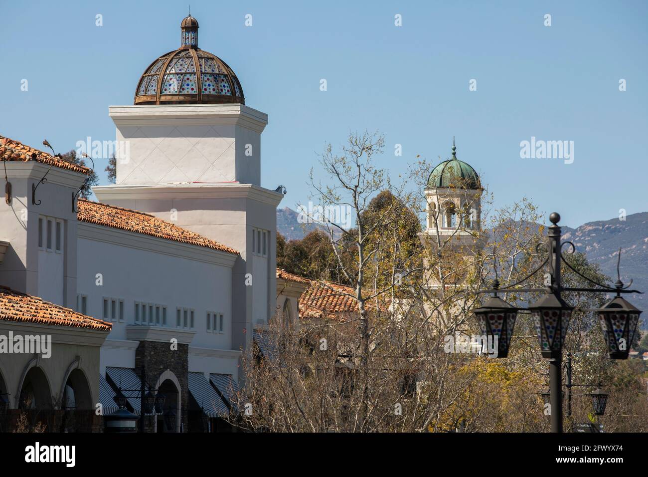 Vue de printemps sur le centre-ville historique de Thousand Oaks, Californie, États-Unis. Banque D'Images