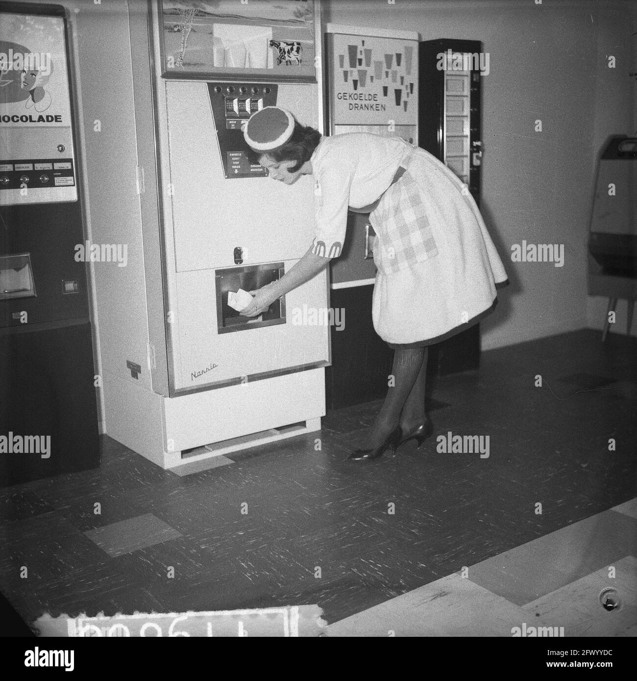 Distributeurs automatiques à l'Horecava 1961 dans la RAI, le 11 janvier 1961, AUTOMATISE, pays-Bas, agence de presse du xxe siècle photo, nouvelles à retenir, documentaire, photographie historique 1945-1990, histoires visuelles, L'histoire humaine du XXe siècle, immortaliser des moments dans le temps Banque D'Images