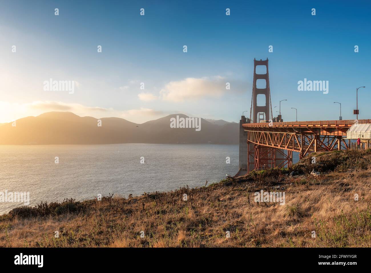 Golden Gate Bridge au coucher du soleil à San Francisco, Californie Banque D'Images