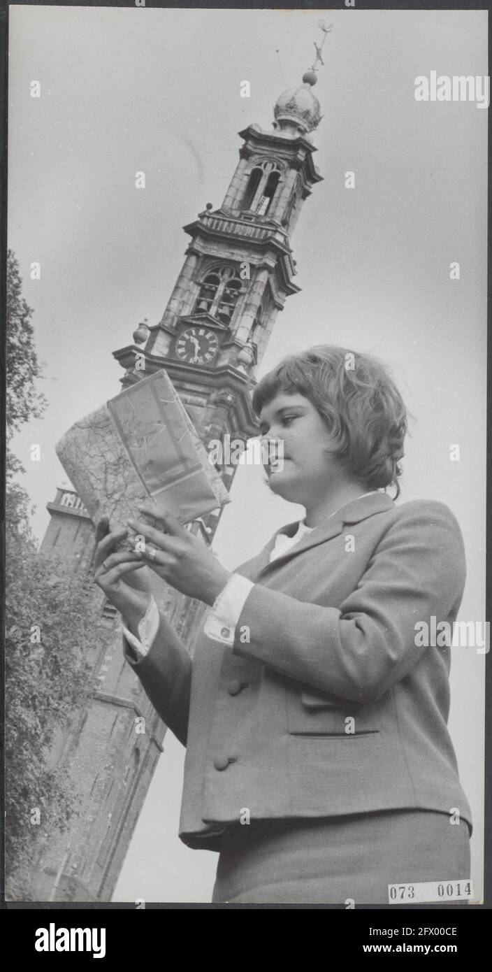 Représentation exagérée de la tour Ouest légèrement penchée, 4 juillet 1964, visiteurs, tours, Pays-Bas, Agence de presse du XXe siècle photo, nouvelles à retenir, documentaire, photographie historique 1945-1990, histoires visuelles, L'histoire humaine du XXe siècle, immortaliser des moments dans le temps Banque D'Images