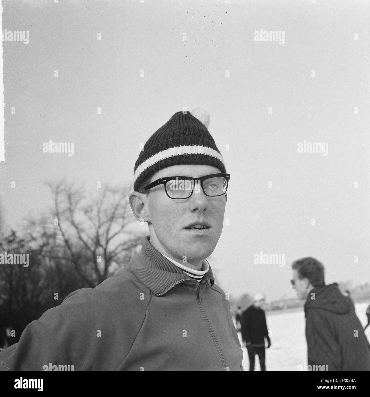 Compétitions de patinage à la patinoire d'Amsterdam-Noord. Participant ...