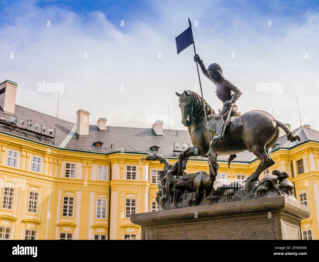 Gros plan de la statue équestre de Saint George, château de Prague, République tchèque Banque D'Images