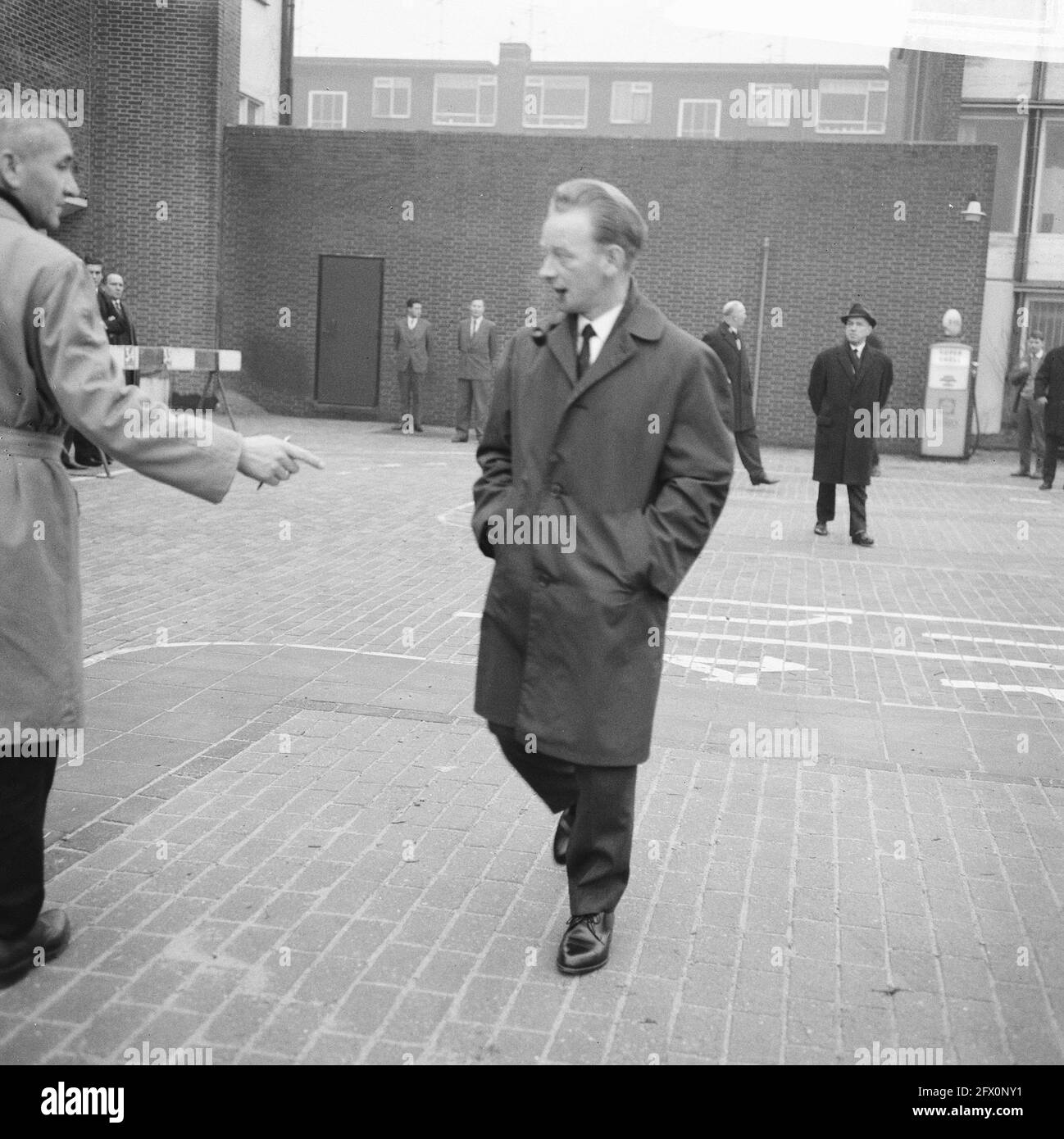 Sept pêcheurs danois affrontent l'équipage du chalutier Vlaarding VL 153, Henry Sorensen, 1er février 1966, BEMANNING, Pêcheurs, pays-Bas, Agence de presse du XXe siècle photo, nouvelles à retenir, documentaire, photographie historique 1945-1990, histoires visuelles, L'histoire humaine du XXe siècle, immortaliser des moments dans le temps Banque D'Images