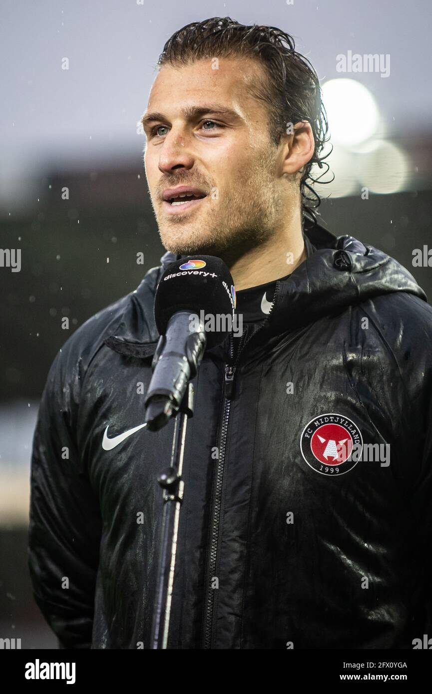 Herning, Danemark. 24 mai 2021. Erik Sviatchenko (28) du FC Midtjylland est interviewé pour la télévision après le match 3F Superliga entre le FC Midtjylland et le GF d'Aarhus au MCH Arena de Herning. (Crédit photo: Gonzales photo - Morten Kjaer). Banque D'Images