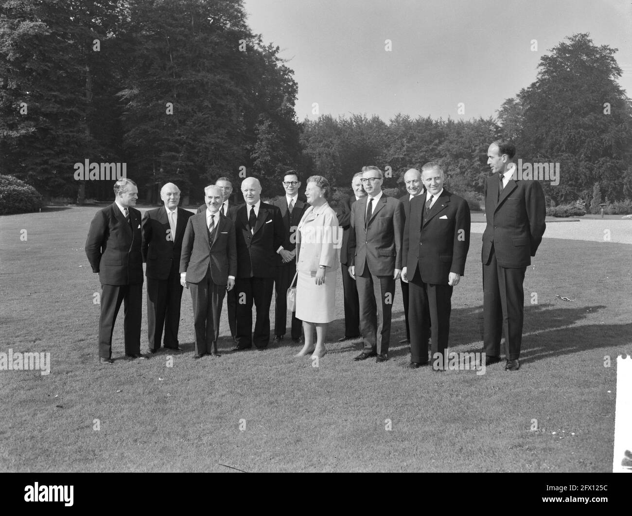 La reine Juliana reçoit les ministres des Finances de la CEE au Palais Soestdijk, 9 octobre 1962, portraits de groupe, reines, ministres, Pays-Bas, Agence de presse du XXe siècle photo, nouvelles à retenir, documentaire, photographie historique 1945-1990, histoires visuelles, L'histoire humaine du XXe siècle, immortaliser des moments dans le temps Banque D'Images