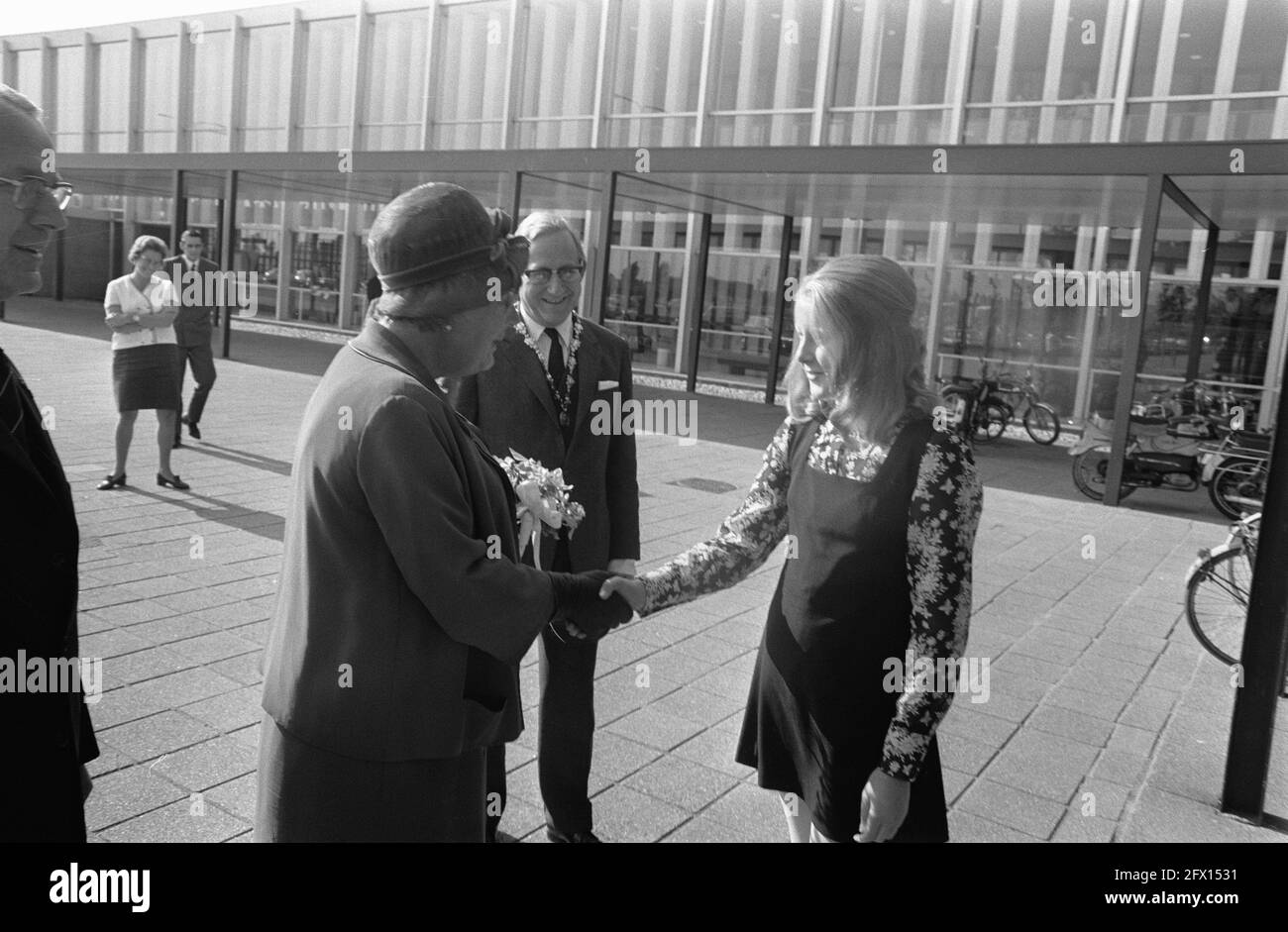 La reine Juliana participe à la célébration du 50ème anniversaire de l'Union des femmes chrétiennes néerlandaises dans la RAI à Amsterdam, le 15 octobre 1969, fleurs, reines, pays-Bas, agence de presse du xxe siècle photo, nouvelles à retenir, documentaire, photographie historique 1945-1990, histoires visuelles, L'histoire humaine du XXe siècle, immortaliser des moments dans le temps Banque D'Images