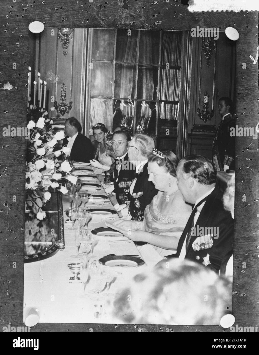 Visite royale en Suède. Lors d'un dîner de gala, le 26 mai 1957, dîners de gala, visites, Pays-Bas, Agence de presse du XXe siècle photo, nouvelles à retenir, documentaire, photographie historique 1945-1990, histoires visuelles, L'histoire humaine du XXe siècle, immortaliser des moments dans le temps Banque D'Images