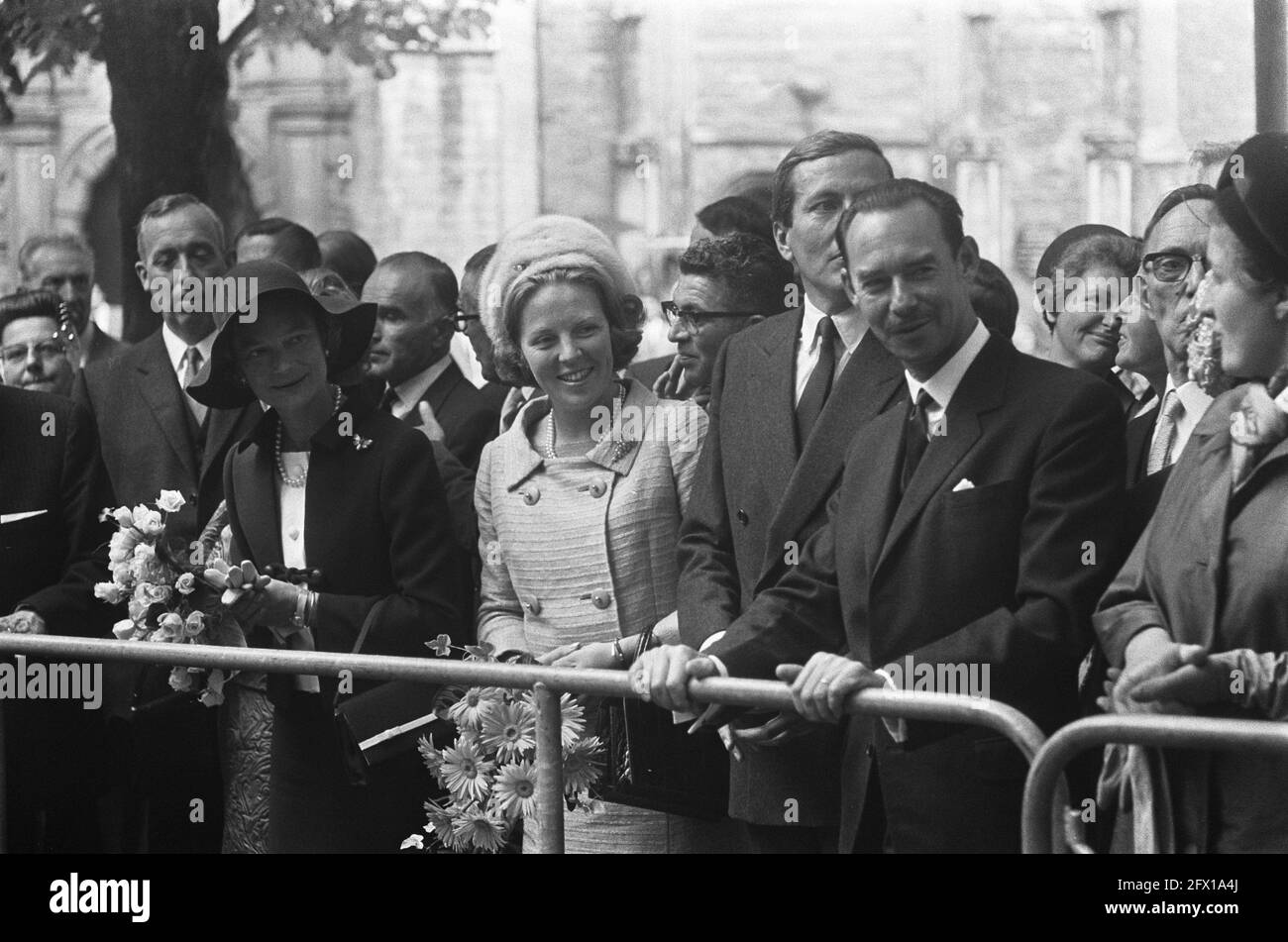 Visite royale à Zeeland. Anneau de stabbing, 14 septembre 1967, PRINCINS, PRINESSES, RINGSTEKEN, visites, pays-Bas, Agence de presse du XXe siècle photo, news to Remember, documentaire, photographie historique 1945-1990, histoires visuelles, L'histoire humaine du XXe siècle, immortaliser des moments dans le temps Banque D'Images