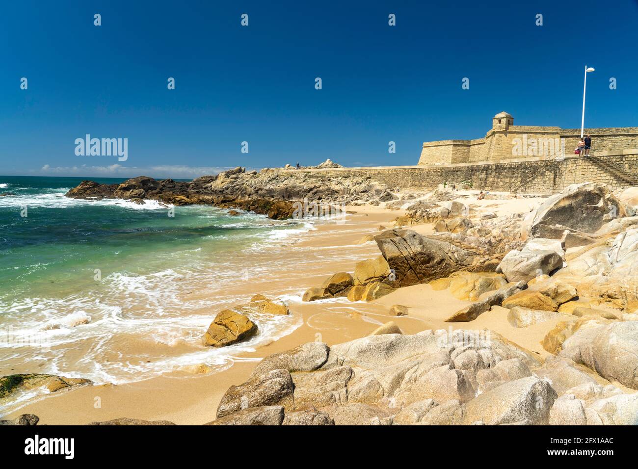 Der Strand Praia da Senhora da Guia und das fort forte de Sao Jao Baptista, Vila do Conde, Portugal, Europa | Plage Praia da Senhora da Guia et FO Banque D'Images