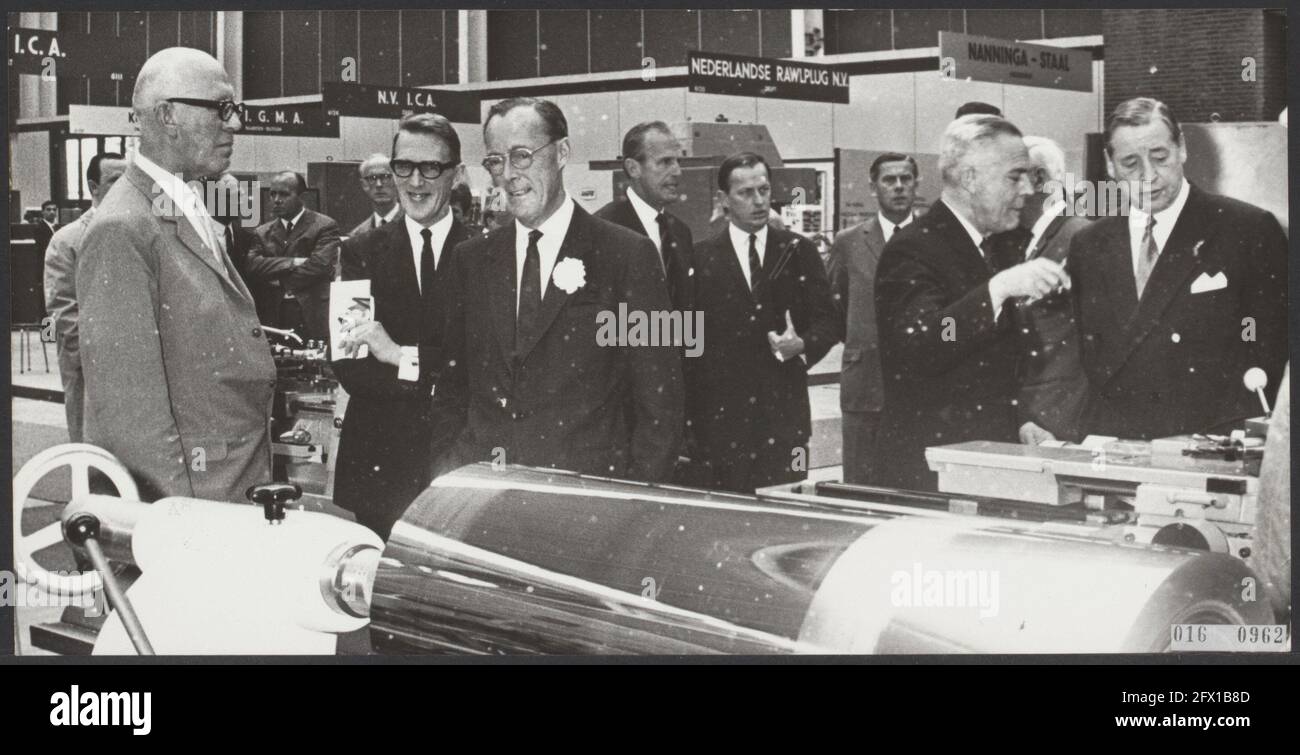 Maison royale, princes, visites, foires, Bernhard, prince, usine d'artillerie néerlandaise, Techno-Show, Utrecht, mai 16, 1968, foires, visites, maison royale, princes, Pays-Bas, Agence de presse du XXe siècle photo, nouvelles à retenir, documentaire, photographie historique 1945-1990, histoires visuelles, L'histoire humaine du XXe siècle, immortaliser des moments dans le temps Banque D'Images