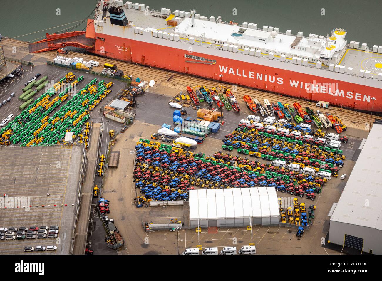 Vue aérienne du navire Wallenius WilhelmsenÕs, Talisman, sur les docks orientaux de SouthamptonÕs. Hampshire. Date de la photo: Dimanche 16 mai 2021. Photographie de Chr Banque D'Images