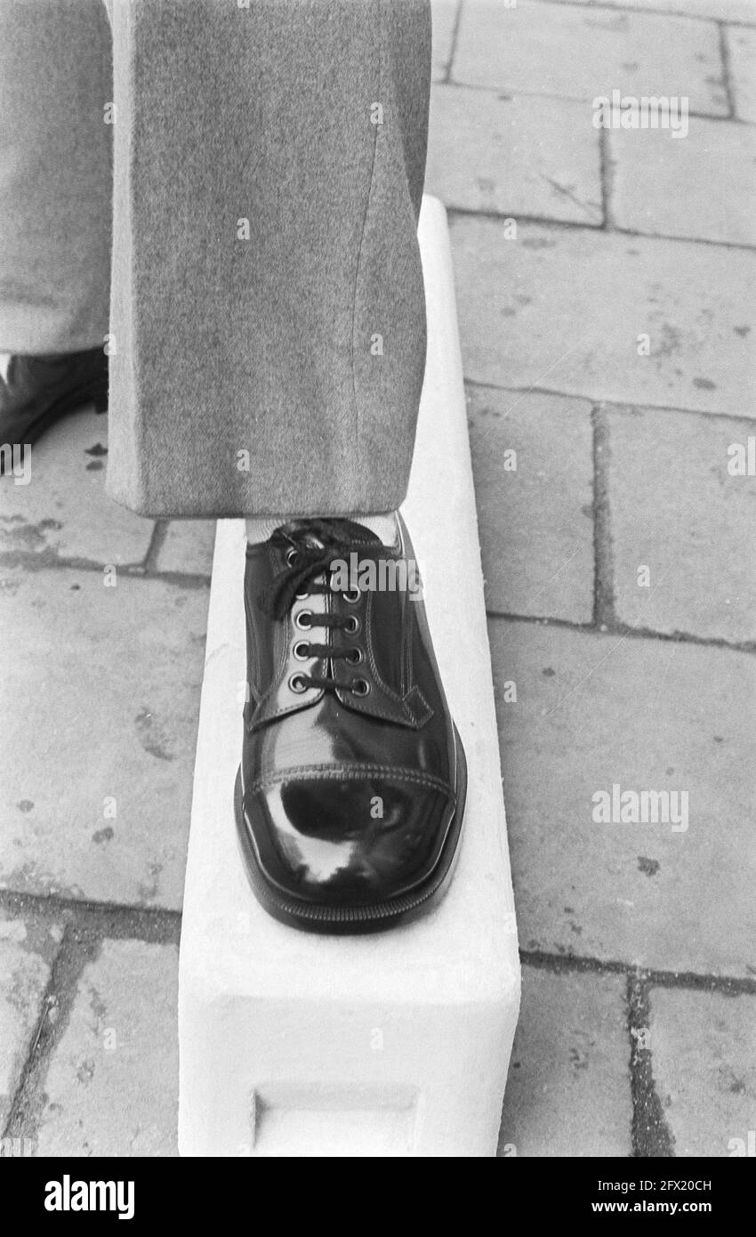 Chaussure de laque Banque d'images noir et blanc - Alamy