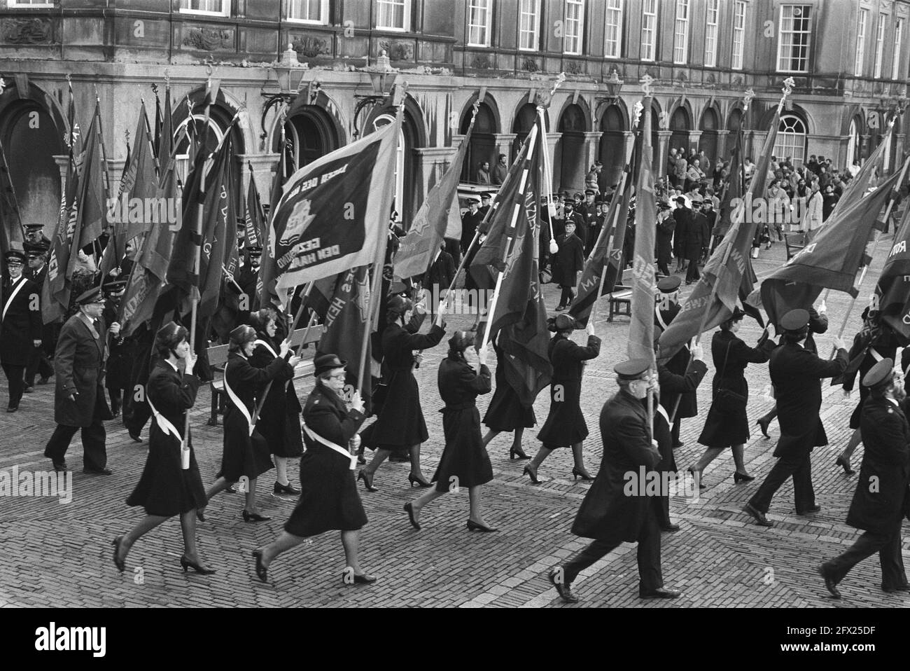 L'Armée du salut démontre à Binnenhof au sujet de la position du département de probation Armée du Salut à la lumière de la réorganisation prochaine de la probation, 31 janvier 1984, manifestations, pays-Bas, agence de presse du xxe siècle photo, nouvelles à retenir, documentaire, photographie historique 1945-1990, histoires visuelles, L'histoire humaine du XXe siècle, immortaliser des moments dans le temps Banque D'Images