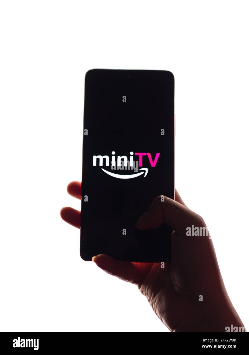 Assam, inde - 18 mai 2021 : logo Amazon mini TV sur l'écran du téléphone. Banque D'Images