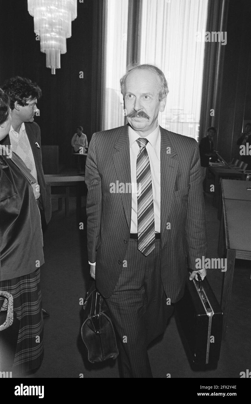 Masson témoigne dans l'affaire ABP de chantage; homme d'affaires W. Meyer au palais de justice de Zwolle ce matin, le 1er novembre 1984, CAS, chantage, Palais de justice, témoins, pays-Bas, Agence de presse du XXe siècle photo, nouvelles à retenir, documentaire, photographie historique 1945-1990, histoires visuelles, L'histoire humaine du XXe siècle, immortaliser des moments dans le temps Banque D'Images