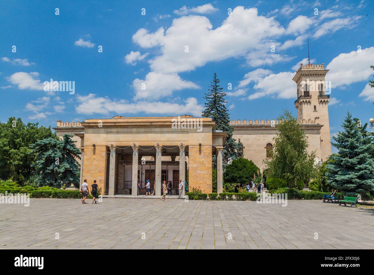 GORI, GÉORGIE - 15 JUILLET 2017 : vue sur le musée de Staline avec le palais des oiseaux de Staline dans la ville de Gori, Géorgie Banque D'Images