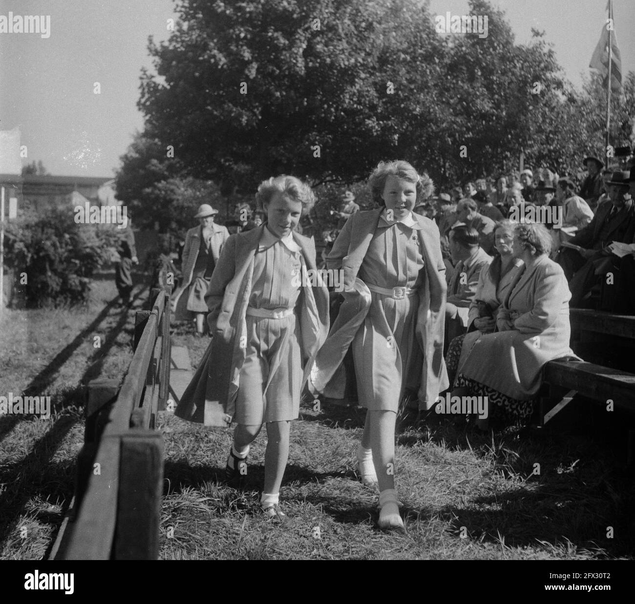 Princesse Irene et Beatrix au Concours Hippique, 11 septembre 1950, CONCOURSES, princesses, Pays-Bas, Agence de presse du XXe siècle photo, nouvelles à retenir, documentaire, photographie historique 1945-1990, histoires visuelles, L'histoire humaine du XXe siècle, immortaliser des moments dans le temps Banque D'Images