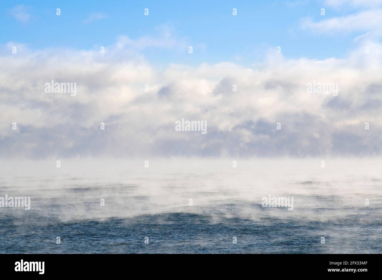 Fumée de mer sur le lac supérieur, hiver, comté de Cook, MN, États-Unis, Par Dominique Braud/Dembinsky photo Assoc Banque D'Images