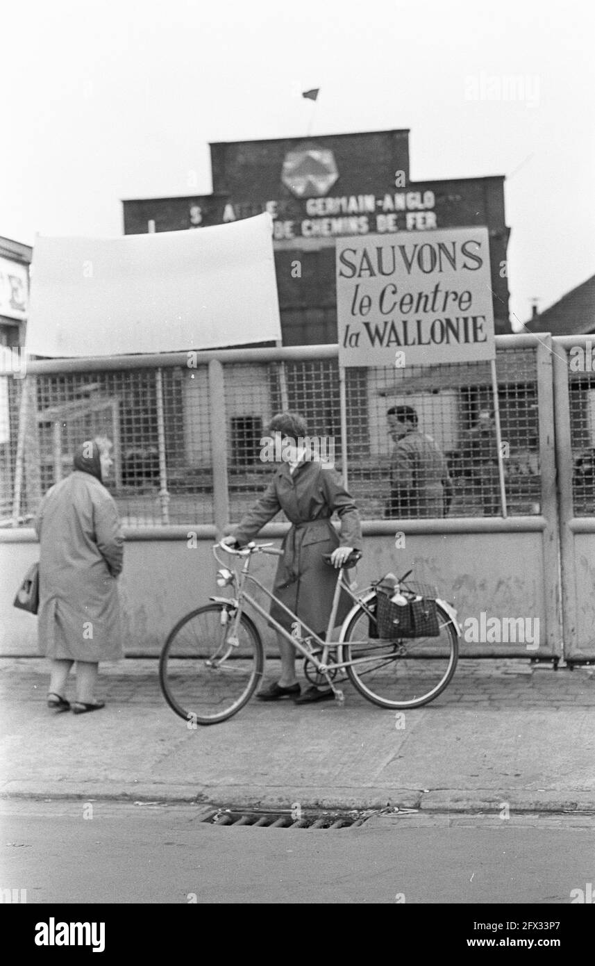 Les travailleurs du métal occupent une usine en Belgique, les travailleurs ont signé avec SOS, le 1er juin 1967, TRAVAILLEURS, professions, Panneaux, usines, pays-Bas, Agence de presse du XXe siècle photo, nouvelles à retenir, documentaire, photographie historique 1945-1990, histoires visuelles, L'histoire humaine du XXe siècle, immortaliser des moments dans le temps Banque D'Images