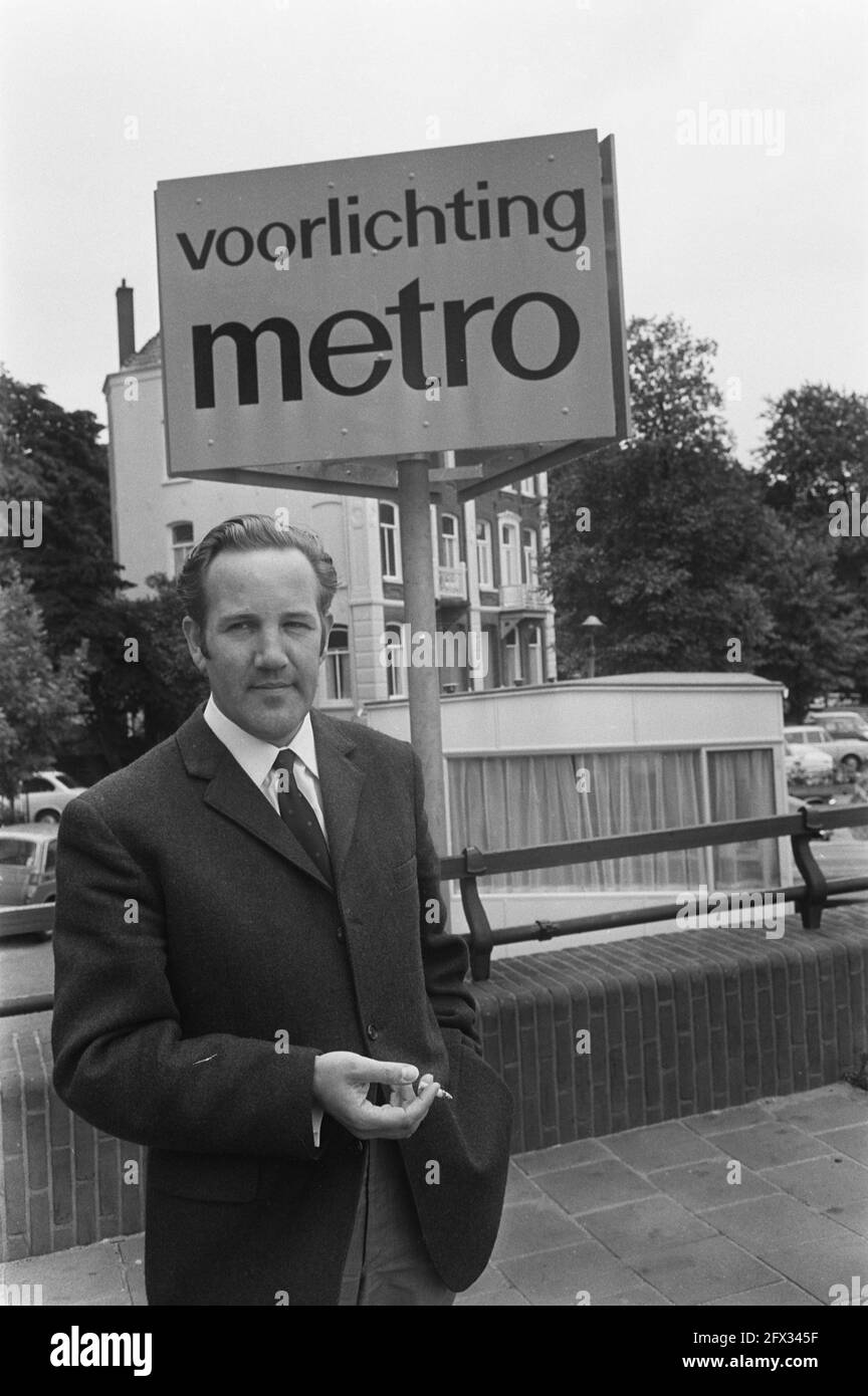 Début de la construction du métro, Amsterdam; M. H. du Bois fournit des informations sur le bureau mobile, 17 août 1970, construction du métro, pays-Bas, agence de presse du xxe siècle photo, nouvelles à retenir, documentaire, photographie historique 1945-1990, histoires visuelles, L'histoire humaine du XXe siècle, immortaliser des moments dans le temps Banque D'Images