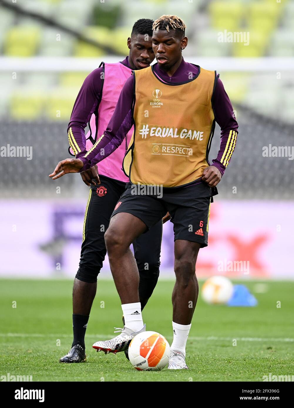 Paul Pogba (à droite) de Manchester United lors d'une séance d'entraînement avant la finale de l'UEFA Europa League, au stade Gdansk, en Pologne. Date de la photo: Mardi 25 mai 2021. Banque D'Images