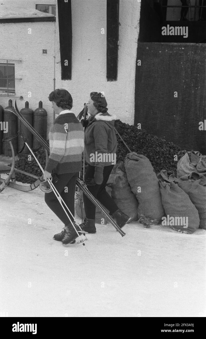 La princesse Irene et la princesse Beatrix à Sankt Anton, 4 février 1960, pays-Bas, agence de presse du XXe siècle photo, news to Remember, documentaire, photographie historique 1945-1990, histoires visuelles, L'histoire humaine du XXe siècle, immortaliser des moments dans le temps Banque D'Images