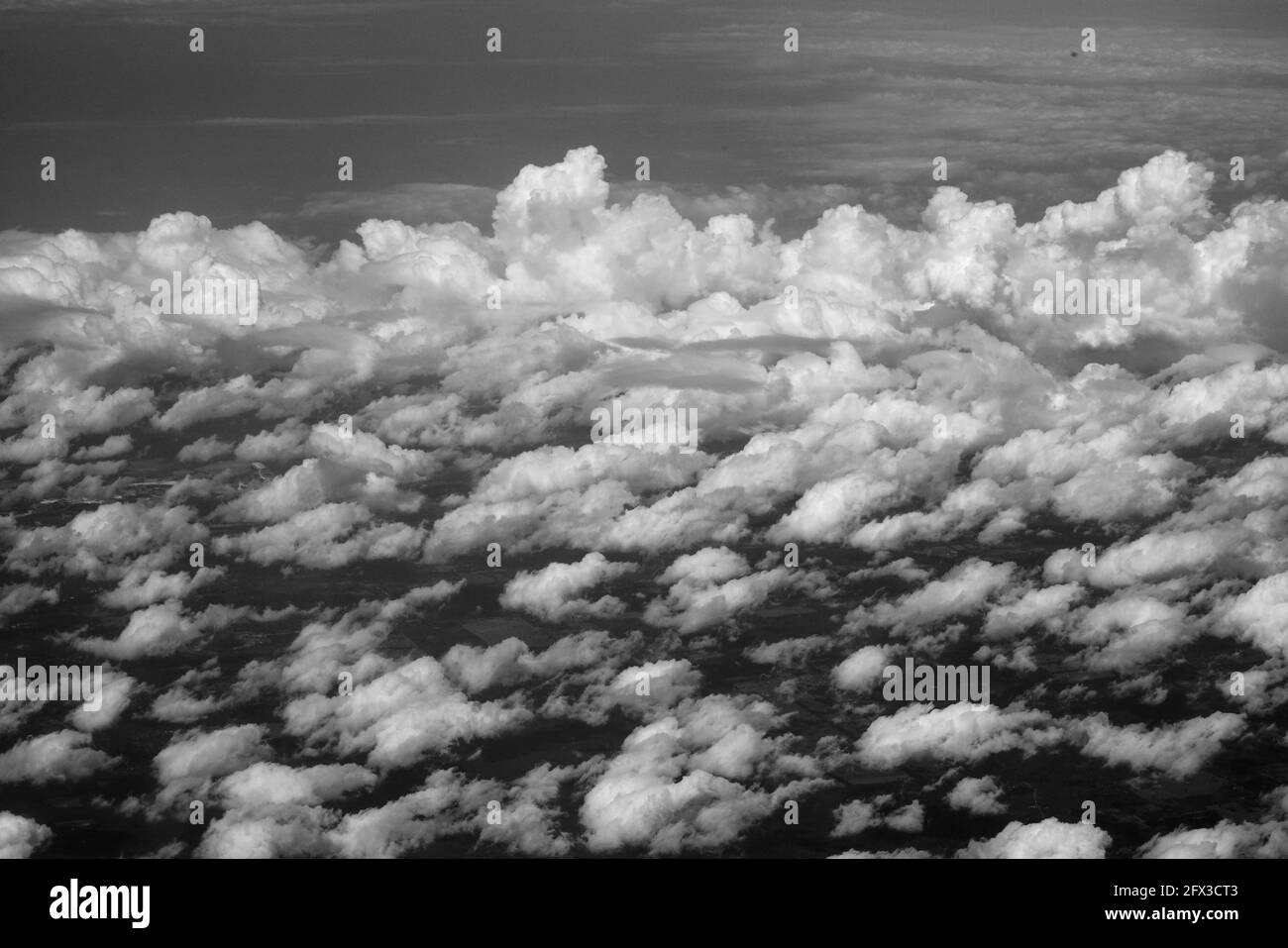 Vue arial des nuages et des cieux à 37000 pieds, le jeudi 9 mai 2019. Photo de Jennifer Graylock-Graylock.com 917-519-7666 Banque D'Images