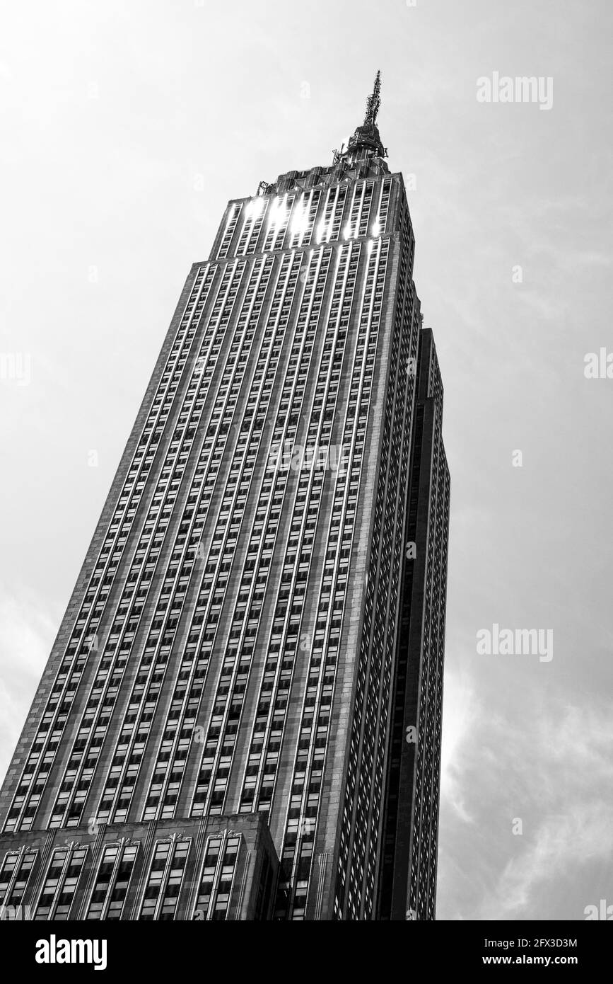 Vue sur l'Empire State Building depuis la 34e rue à New York, le jeudi 9 mai 2019. Photo de Jennifer Graylock-Graylock.com 917-519-7666 Banque D'Images