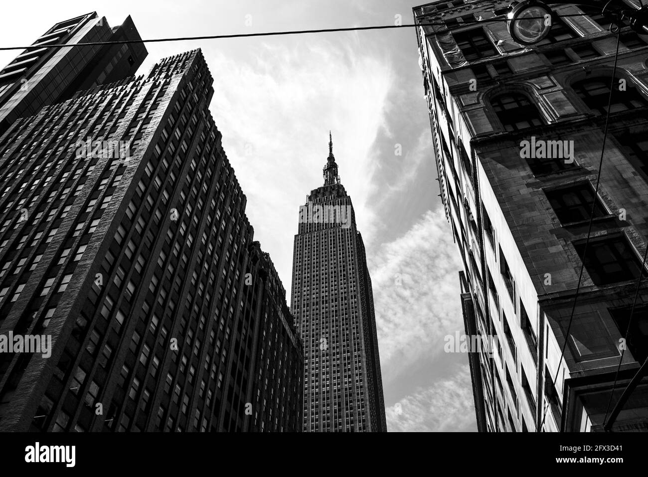 Vue sur l'Empire State Building depuis la 34e rue à New York, le jeudi 9 mai 2019. Photo de Jennifer Graylock-Graylock.com 917-519-7666 Banque D'Images
