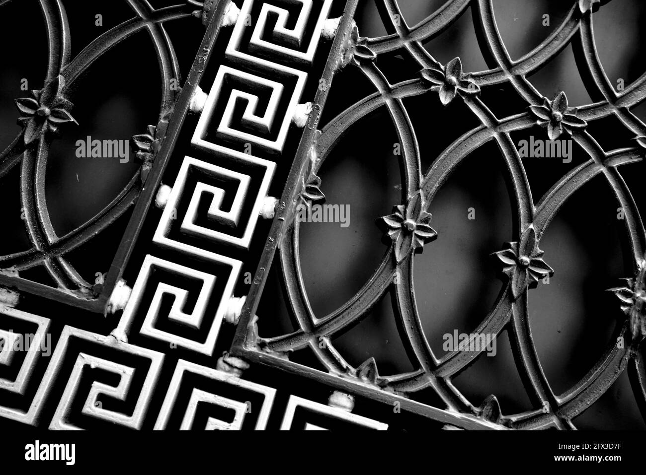 Détails des grilles de fer d'époque déco à New York, le jeudi 9 mai 2019. Photo de Jennifer Graylock-Graylock.com 917-519-7666 Banque D'Images