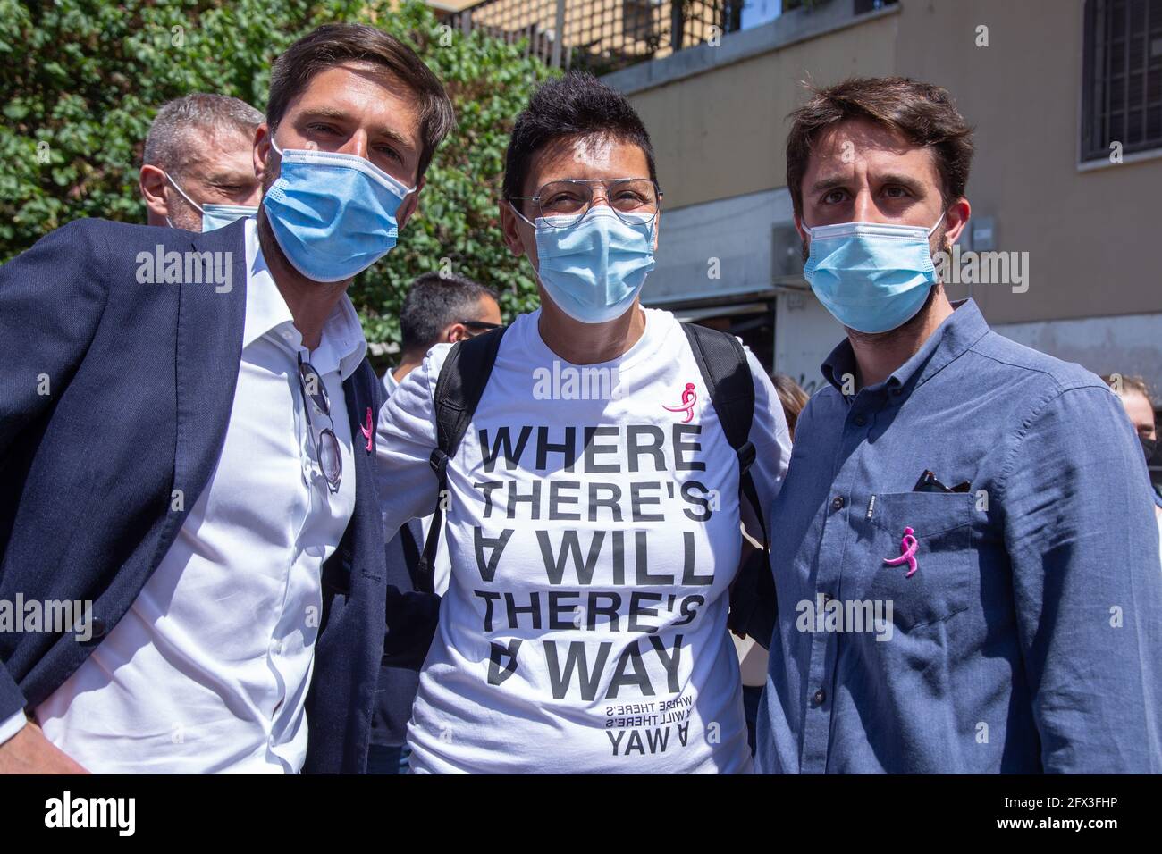 Roma, Italie. 25 mai 2021. Amedeo Ciaccheri et IMMA Battaglia, avec le chef du marketing de McArthurGlen Castel Romano Designer Outlet (photo de Matteo Nardone/Pacific Press/Sipa USA) Credit: SIPA USA/Alay Live News Banque D'Images