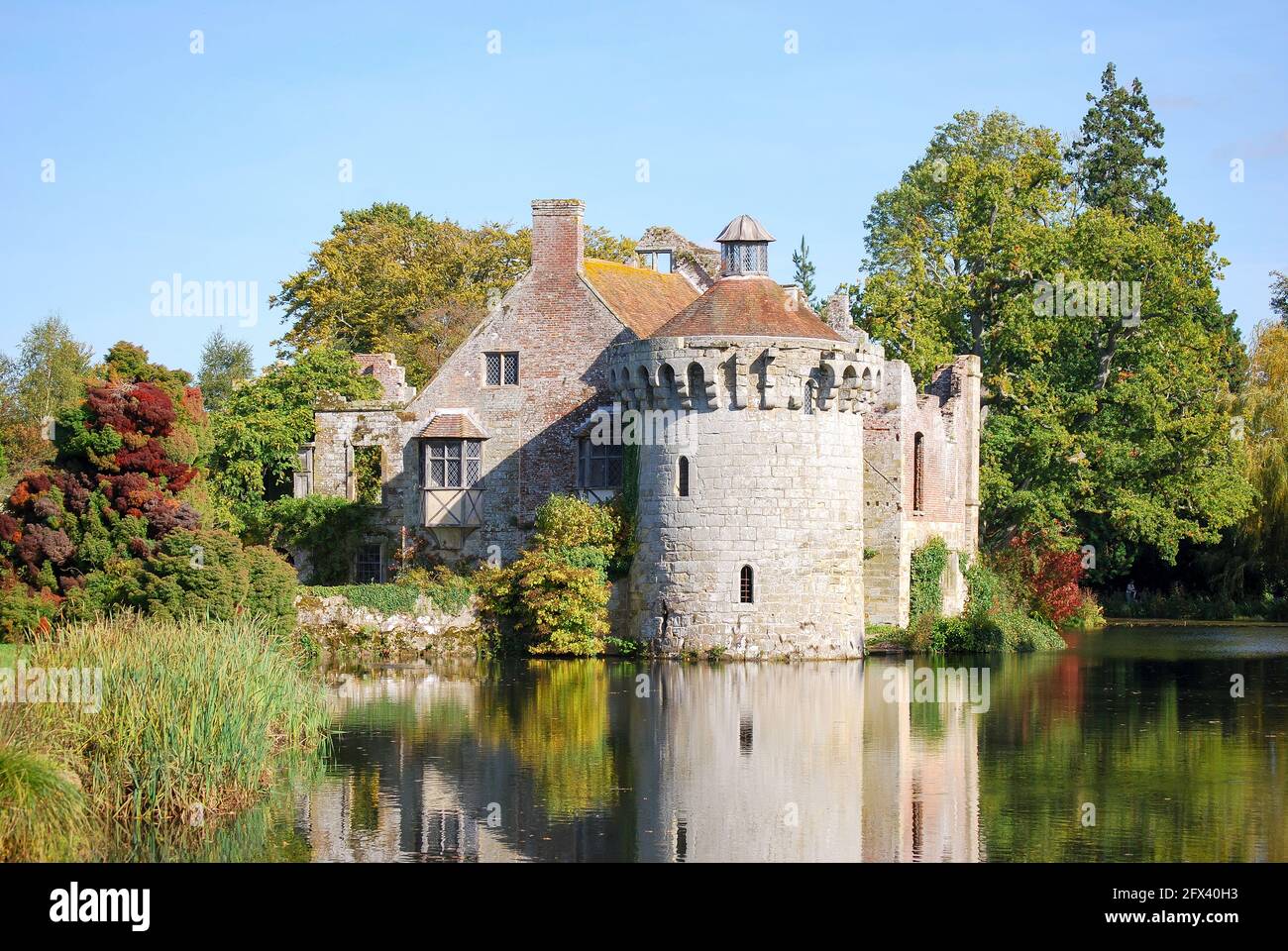 Château de Scotney et jardins médiévaux, Lamberhurst, Kent, Angleterre Royaume-Uni Banque D'Images