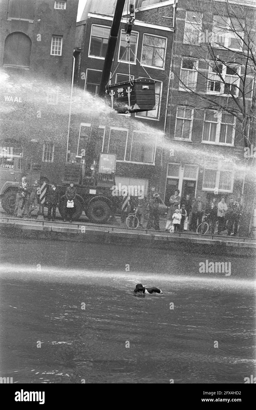 Le Premier ministre Den Uyl ouvre un nouveau bâtiment principal de la Fondation des bibliothèques publiques sur Prinsengracht; Hugo de Groot Swinms, 12 février 1977, pays-Bas, agence de presse du XXe siècle photo, news to Remember, documentaire, photographie historique 1945-1990, histoires visuelles, L'histoire humaine du XXe siècle, immortaliser des moments dans le temps Banque D'Images