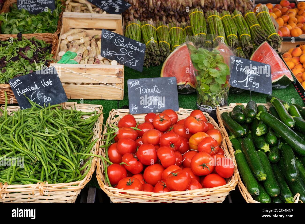 tomates et haricots sur le marché français Banque D'Images