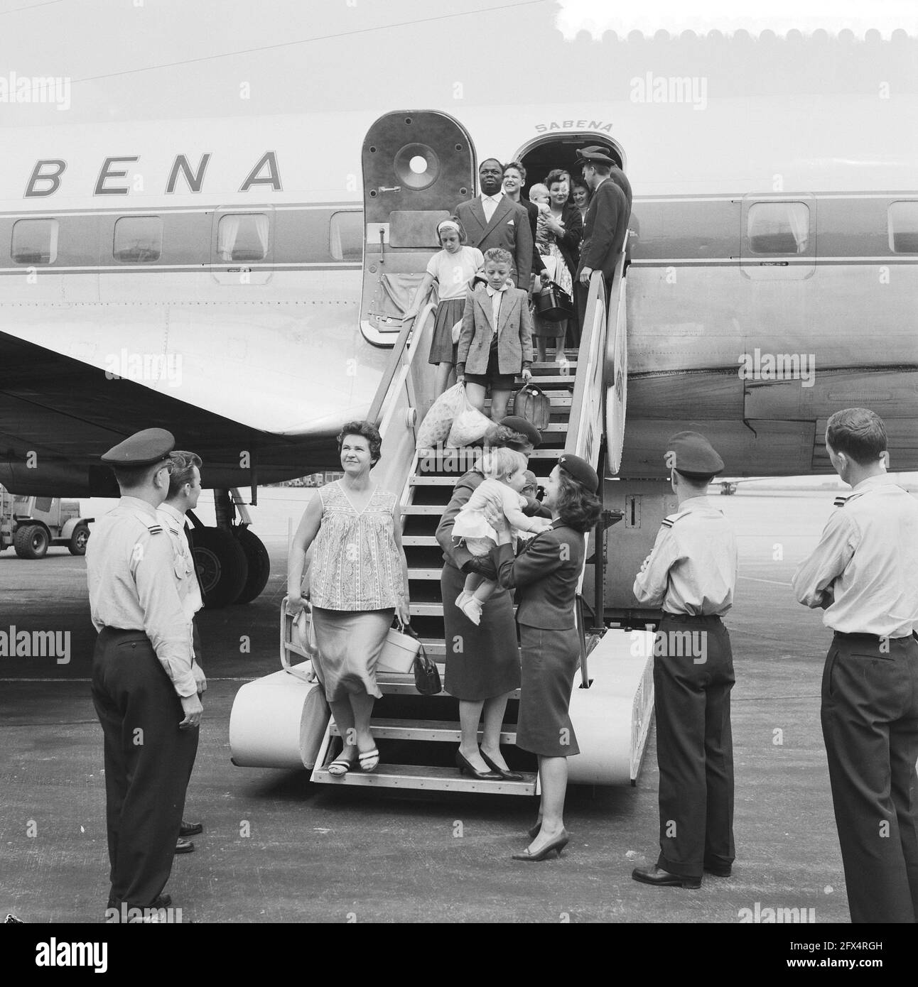 Evacuation du Congo belge à Bruxelles, aérodrome de Zavente, 20 juin 1960, ÉVACUATIONS, aérodromes, Pays-Bas, Agence de presse du XXe siècle photo, nouvelles à retenir, documentaire, photographie historique 1945-1990, histoires visuelles, L'histoire humaine du XXe siècle, immortaliser des moments dans le temps Banque D'Images