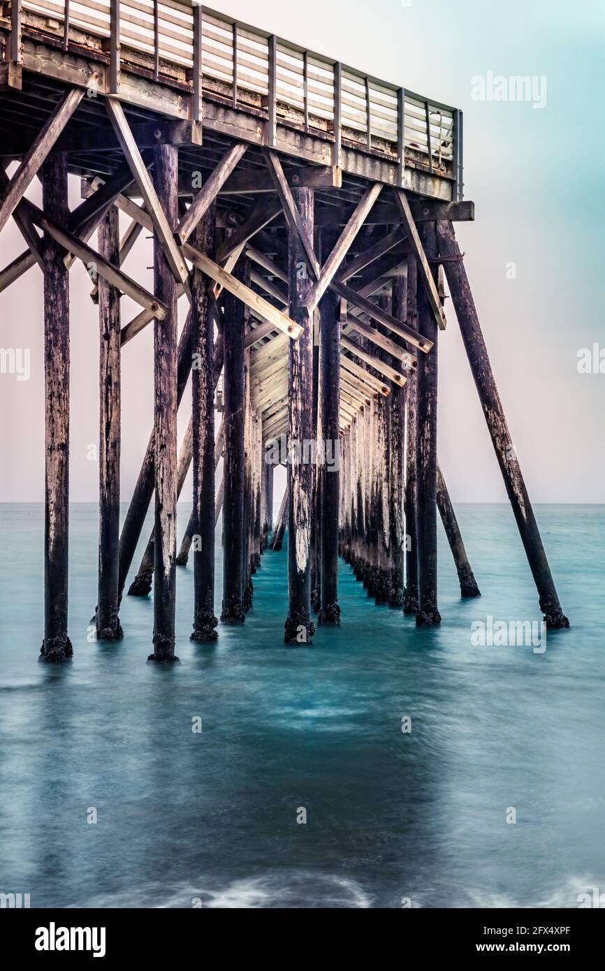Jetée de San Simeon sur la plage William Randolph Hearst Memorial, Californie Banque D'Images