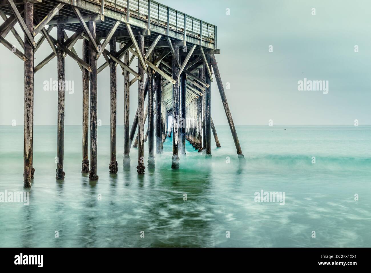 Jetée de San Simeon sur la plage William Randolph Hearst Memorial, Californie Banque D'Images
