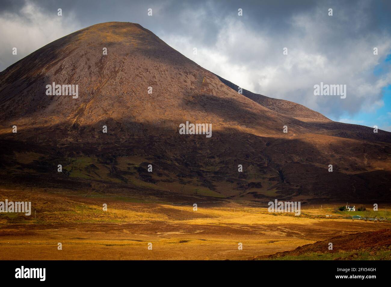 Lever du soleil à l'île de Skye près de Broadford, Écosse, Royaume-Uni, mi-avril. Banque D'Images