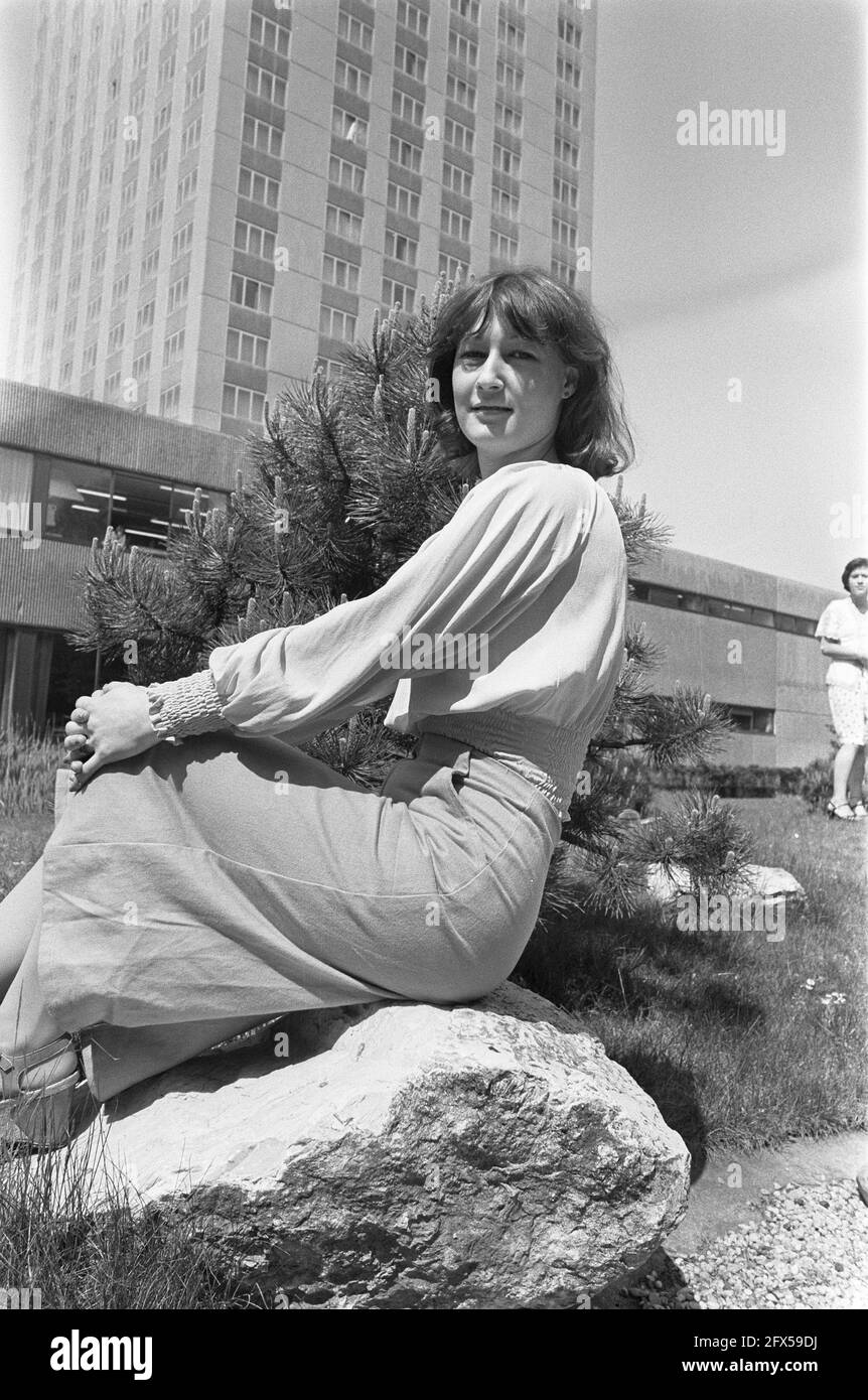 Finalistes Election Mlle Pasar Malam commissionnée, fille de la Haye, 16 mai 1976, élections, filles, pays-Bas, agence de presse du xxe siècle photo, nouvelles à retenir, documentaire, photographie historique 1945-1990, histoires visuelles, L'histoire humaine du XXe siècle, immortaliser des moments dans le temps Banque D'Images