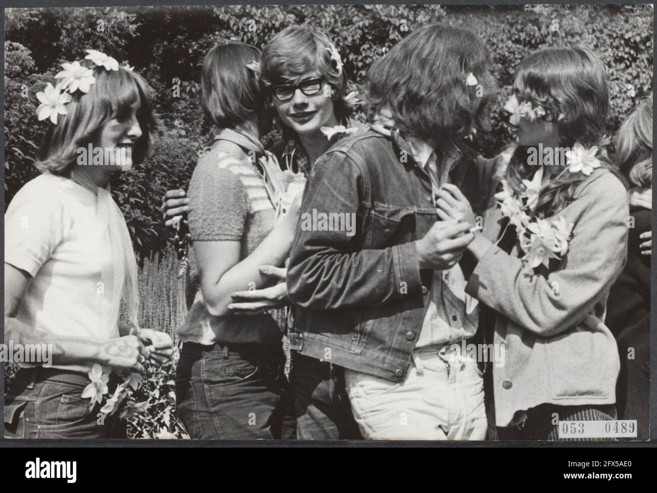 Flower Power, 6 août 1967, fleurs, cultures, Jeunesse, manifestations, pays-Bas, Agence de presse du XXe siècle photo, nouvelles à retenir, documentaire, photographie historique 1945-1990, histoires visuelles, L'histoire humaine du XXe siècle, immortaliser des moments dans le temps Banque D'Images