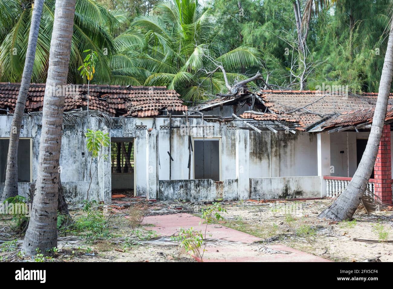Maison abandonnée qui a subi des dommages pendant la guerre civile, Batticaloa, province orientale, Sri Lanka Banque D'Images