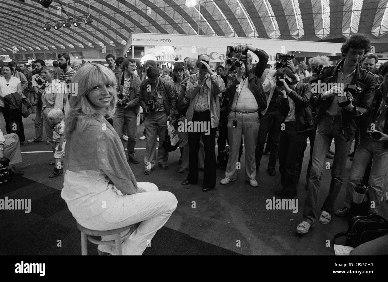 La photographie et le tournage dans le RAI comme événement final du cours de Teleac sur la photographie et le tournage, sera jusqu'au dimanche 28 mai 1981, PHOTOGRAPHIE, cours, Événements, pays-Bas, Agence de presse du XXe siècle photo, nouvelles à retenir, documentaire, photographie historique 1945-1990, histoires visuelles, L'histoire humaine du XXe siècle, immortaliser des moments dans le temps Banque D'Images