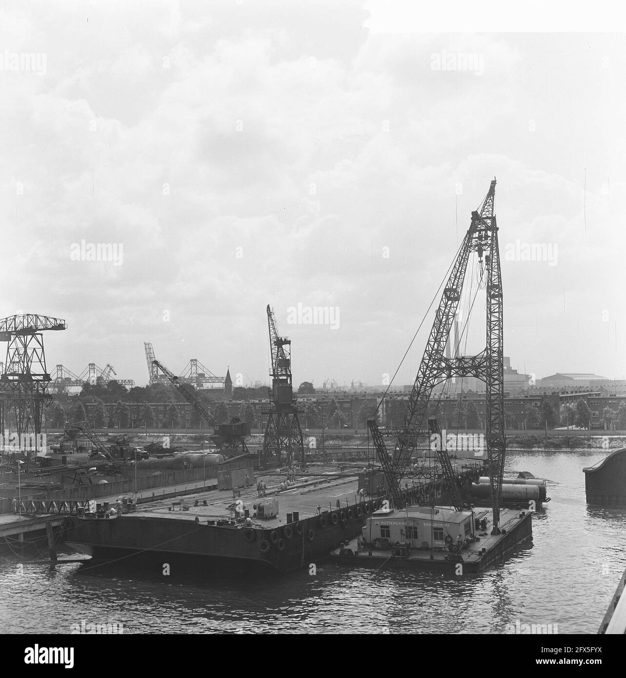 Bulle de gaz en mer du Nord au RDM est en cours de reconstruction ponton pour remplir trou, 1 juillet 1964, GATEN, bulles de gaz, Pays-Bas, Agence de presse du XXe siècle photo, nouvelles à retenir, documentaire, photographie historique 1945-1990, histoires visuelles, L'histoire humaine du XXe siècle, immortaliser des moments dans le temps Banque D'Images